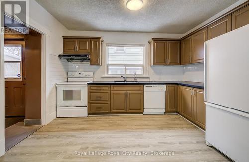 18 Shanley Street, Kitchener, ON - Indoor Photo Showing Kitchen