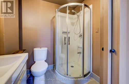 18 Shanley Street, Kitchener, ON - Indoor Photo Showing Bathroom