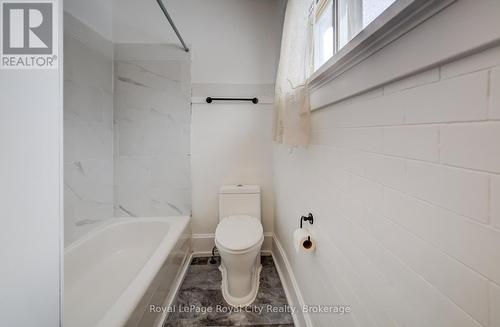 18 Shanley Street, Kitchener, ON - Indoor Photo Showing Bathroom