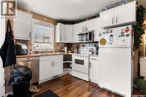 1358 Arthur Street, Regina, SK - Indoor Photo Showing Kitchen With Double Sink