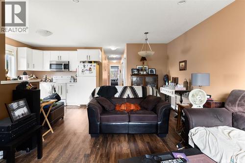 1358 Arthur Street, Regina, SK - Indoor Photo Showing Living Room