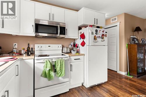 1358 Arthur Street, Regina, SK - Indoor Photo Showing Kitchen