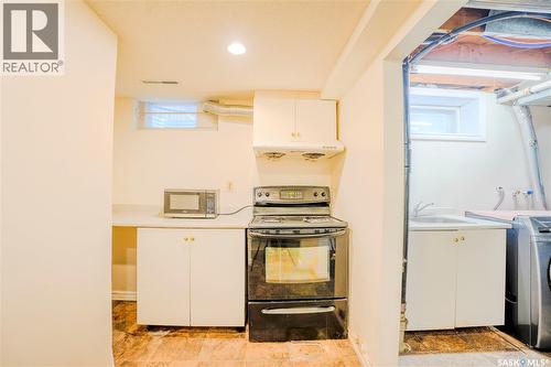 1812 Grant Drive, Regina, SK - Indoor Photo Showing Laundry Room