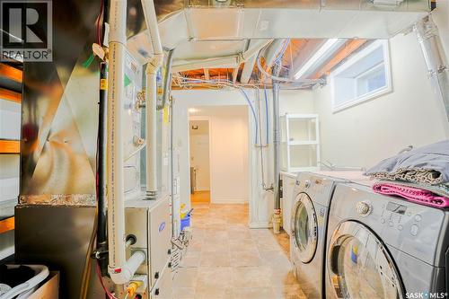 1812 Grant Drive, Regina, SK - Indoor Photo Showing Laundry Room
