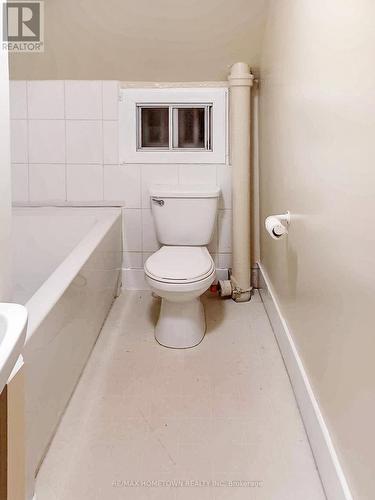 5 Robinson Avenue, Smiths Falls, ON - Indoor Photo Showing Bathroom