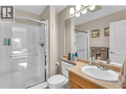 660 Lequime Road Unit# 405, Kelowna, BC - Indoor Photo Showing Bathroom