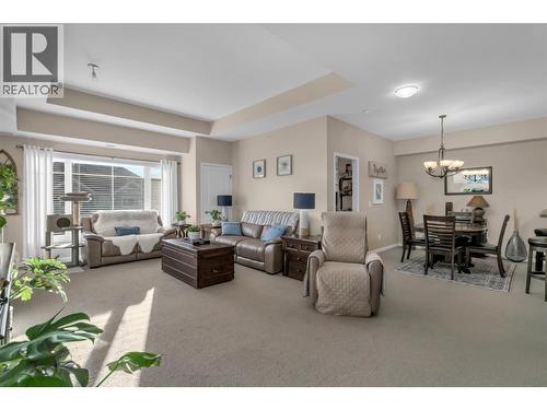 660 Lequime Road Unit# 405, Kelowna, BC - Indoor Photo Showing Living Room