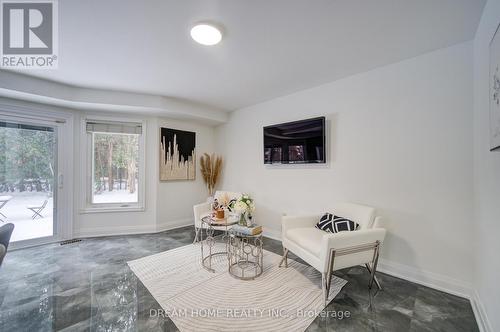 30 Marlow Crescent, Markham, ON - Indoor Photo Showing Living Room