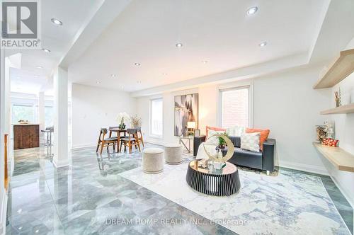 30 Marlow Crescent, Markham, ON - Indoor Photo Showing Living Room