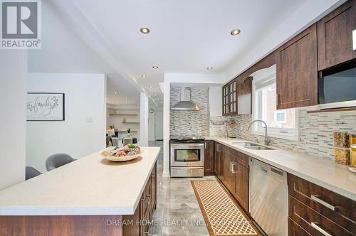 30 Marlow Crescent, Markham, ON - Indoor Photo Showing Kitchen With Double Sink With Upgraded Kitchen