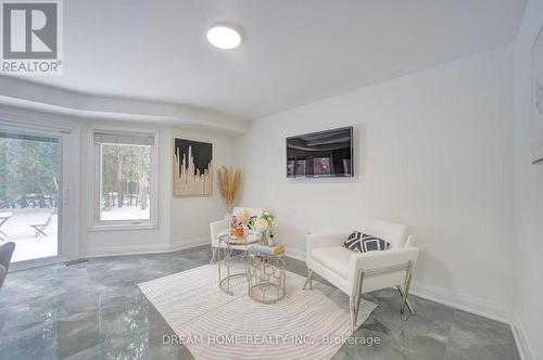30 Marlow Crescent, Markham, ON - Indoor Photo Showing Living Room