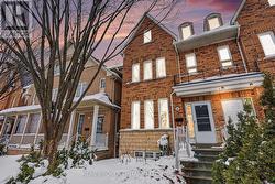 16 LEITCH AVENUE  Toronto, ON M3J 3P2