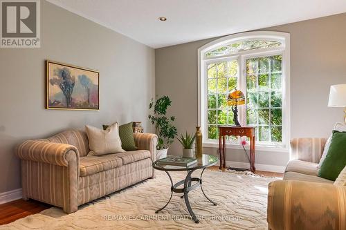 1329 Clarkson Road N, Mississauga, ON - Indoor Photo Showing Living Room