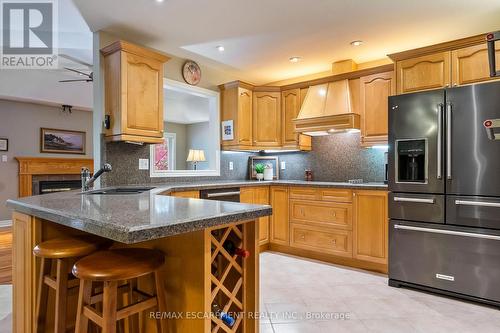 1329 Clarkson Road N, Mississauga, ON - Indoor Photo Showing Kitchen