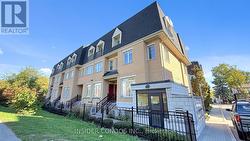 226 - 380 HOPEWELL AVENUE  Toronto, ON M6E 2S2