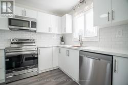 6131 VALLEY WAY Niagara Falls, ON L2E 1X9