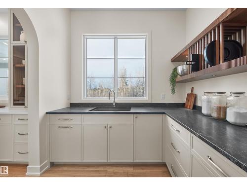 4183 Cameron Heights Pt Nw, Edmonton, AB - Indoor Photo Showing Kitchen