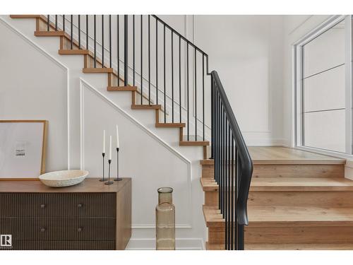 4183 Cameron Heights Pt Nw, Edmonton, AB - Indoor Photo Showing Other Room