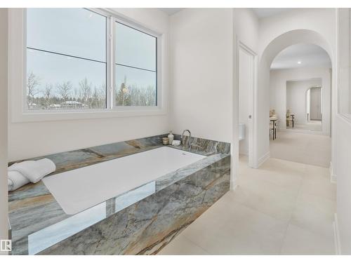 4183 Cameron Heights Pt Nw, Edmonton, AB - Indoor Photo Showing Bathroom