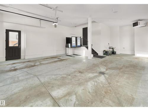 4183 Cameron Heights Pt Nw, Edmonton, AB - Indoor Photo Showing Garage