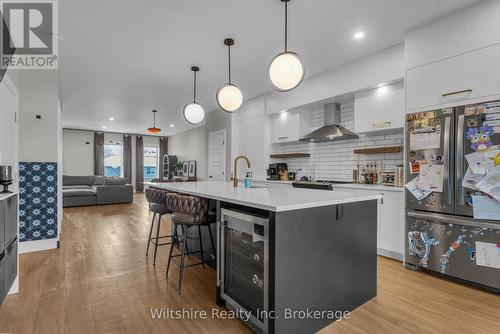 1105 - 361 Quarter Town Line, Tillsonburg, ON - Indoor Photo Showing Kitchen With Upgraded Kitchen