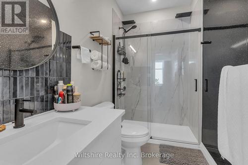 1105 - 361 Quarter Town Line, Tillsonburg, ON - Indoor Photo Showing Bathroom