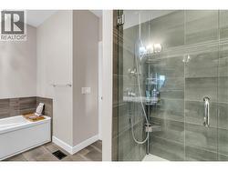 ...En-suite - with large walk-in Shower - 