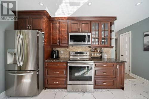 1114 Cedarcroft Crescent, Pickering, ON - Indoor Photo Showing Kitchen With Stainless Steel Kitchen