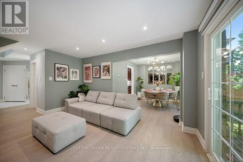 1114 Cedarcroft Crescent, Pickering, ON - Indoor Photo Showing Living Room