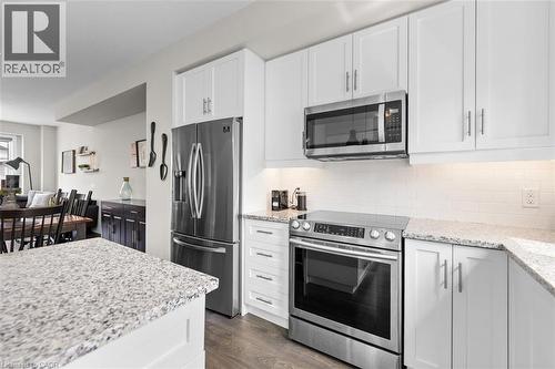 38 Hibiscus Lane, Hamilton, ON - Indoor Photo Showing Kitchen With Upgraded Kitchen