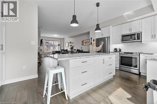 38 Hibiscus Lane, Hamilton, ON - Indoor Photo Showing Kitchen With Upgraded Kitchen