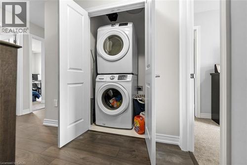 38 Hibiscus Lane, Hamilton, ON - Indoor Photo Showing Laundry Room
