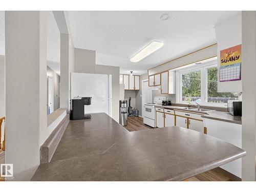 320 1 Av, Thorhild, AB - Indoor