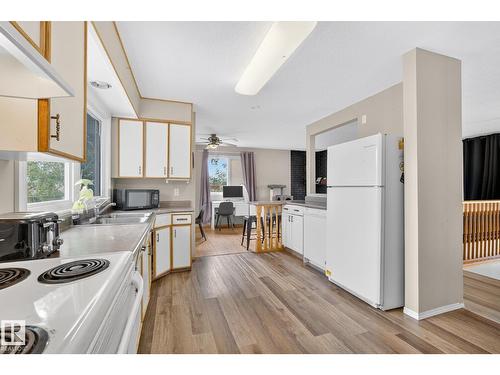 320 1 Av, Thorhild, AB - Indoor Photo Showing Kitchen