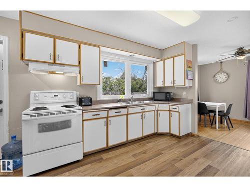 320 1 Av, Thorhild, AB - Indoor Photo Showing Kitchen