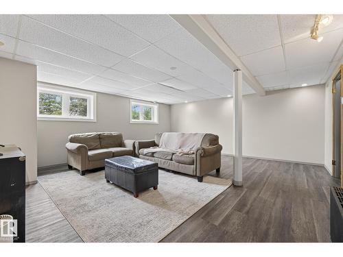 320 1 Av, Thorhild, AB - Indoor