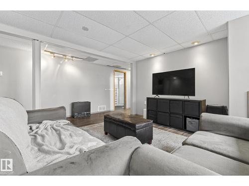 320 1 Av, Thorhild, AB - Indoor Photo Showing Living Room