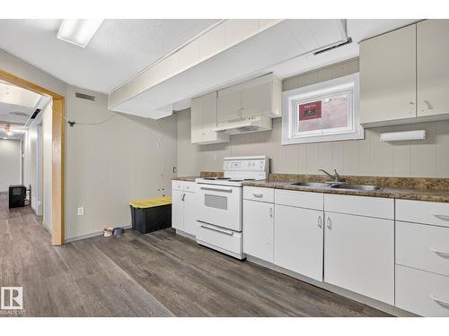 320 1 Av, Thorhild, AB - Indoor Photo Showing Kitchen With Double Sink