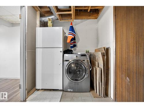 320 1 Av, Thorhild, AB - Indoor Photo Showing Laundry Room