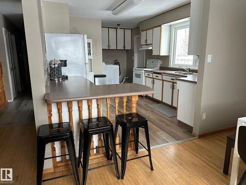 320 1 Av, Thorhild, AB - Indoor