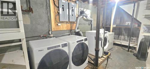 422 Mullin Avenue E, Regina, SK - Indoor Photo Showing Laundry Room