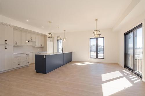 5 Black Currant Crescent, Steinbach, MB - Indoor Photo Showing Kitchen With Upgraded Kitchen