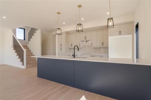 5 Black Currant Crescent, Steinbach, MB - Indoor Photo Showing Kitchen With Upgraded Kitchen