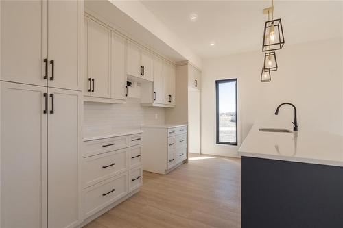 5 Black Currant Crescent, Steinbach, MB - Indoor Photo Showing Kitchen