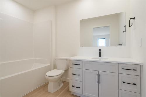 5 Black Currant Crescent, Steinbach, MB - Indoor Photo Showing Bathroom