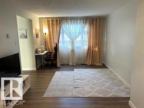 94 Belmead Gardens Nw, Edmonton, AB - Indoor Photo Showing Other Room