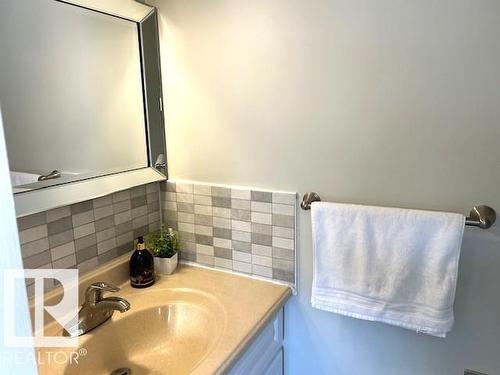 94 Belmead Gardens Nw, Edmonton, AB - Indoor Photo Showing Bathroom