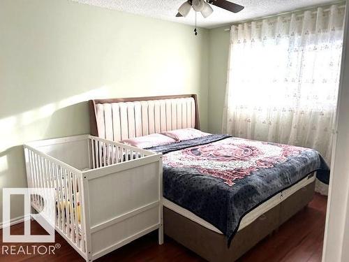 94 Belmead Gardens Nw, Edmonton, AB - Indoor Photo Showing Bedroom