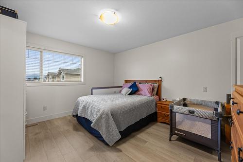 13-335 Gerstmar Road, Kelowna, BC - Indoor Photo Showing Bedroom