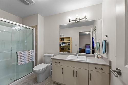 13-335 Gerstmar Road, Kelowna, BC - Indoor Photo Showing Bathroom